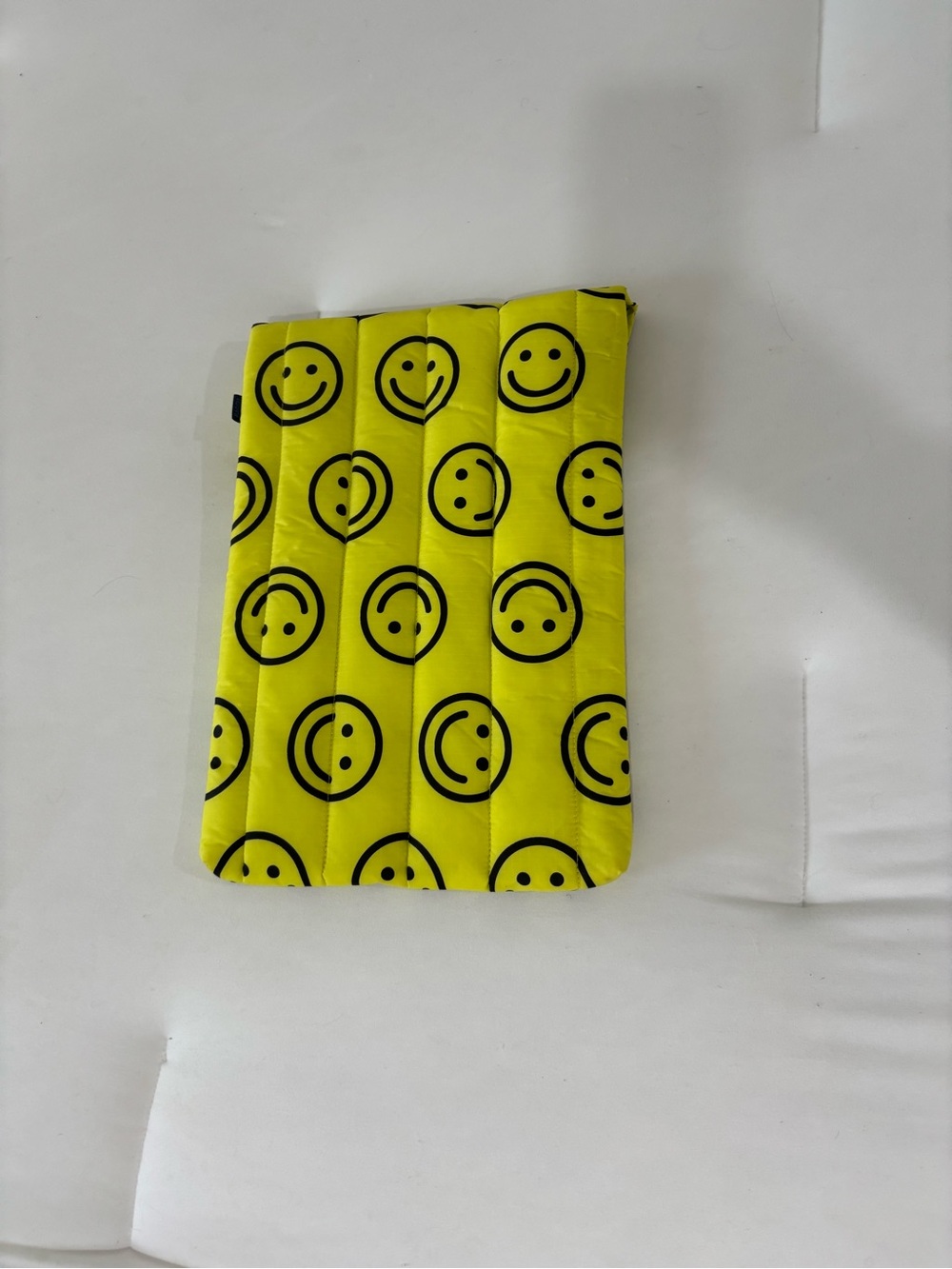 BAGGU Smiley Laptop Sleeve - Picture 3 of 4